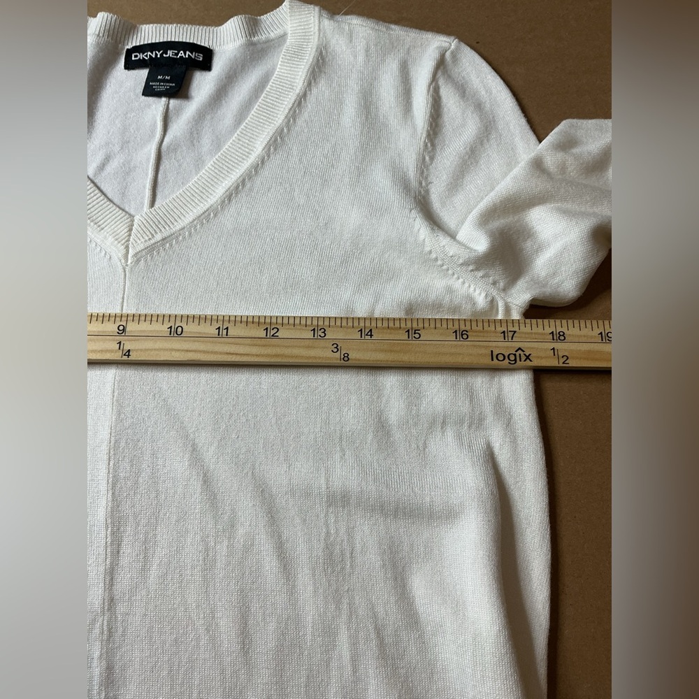 DKNY Off-White V-Neck Sweater size M - Picture 9 of 13